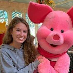 Meet your Posher, Emily